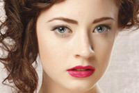 Makeup-to-enhance-your-hair-color-side